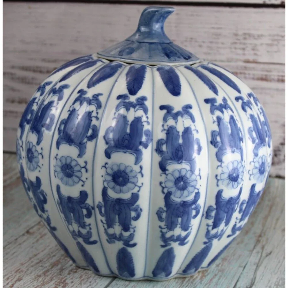 Vintage Chinese Blue White Porcelain Pumpkin Form Lidded Ginger Jar 10.5
